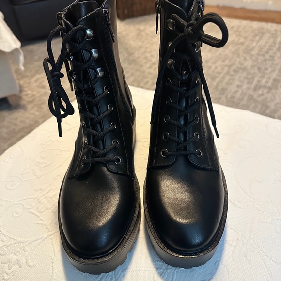 Guess Fearne faux leather platform combat boots. - Picture 2 of 4
